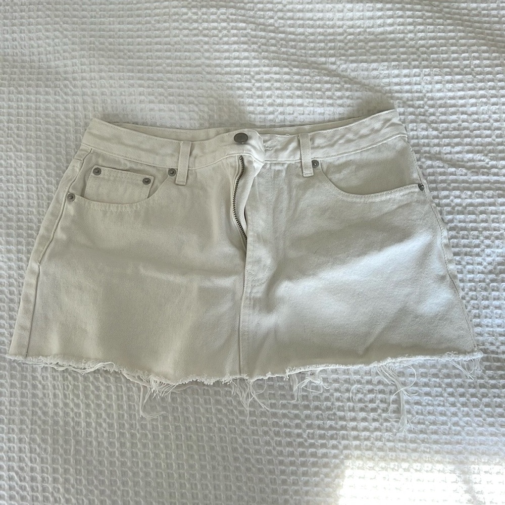 Meshski Lennon Mid Rise Denim Mini Skirt - Ecru Size M